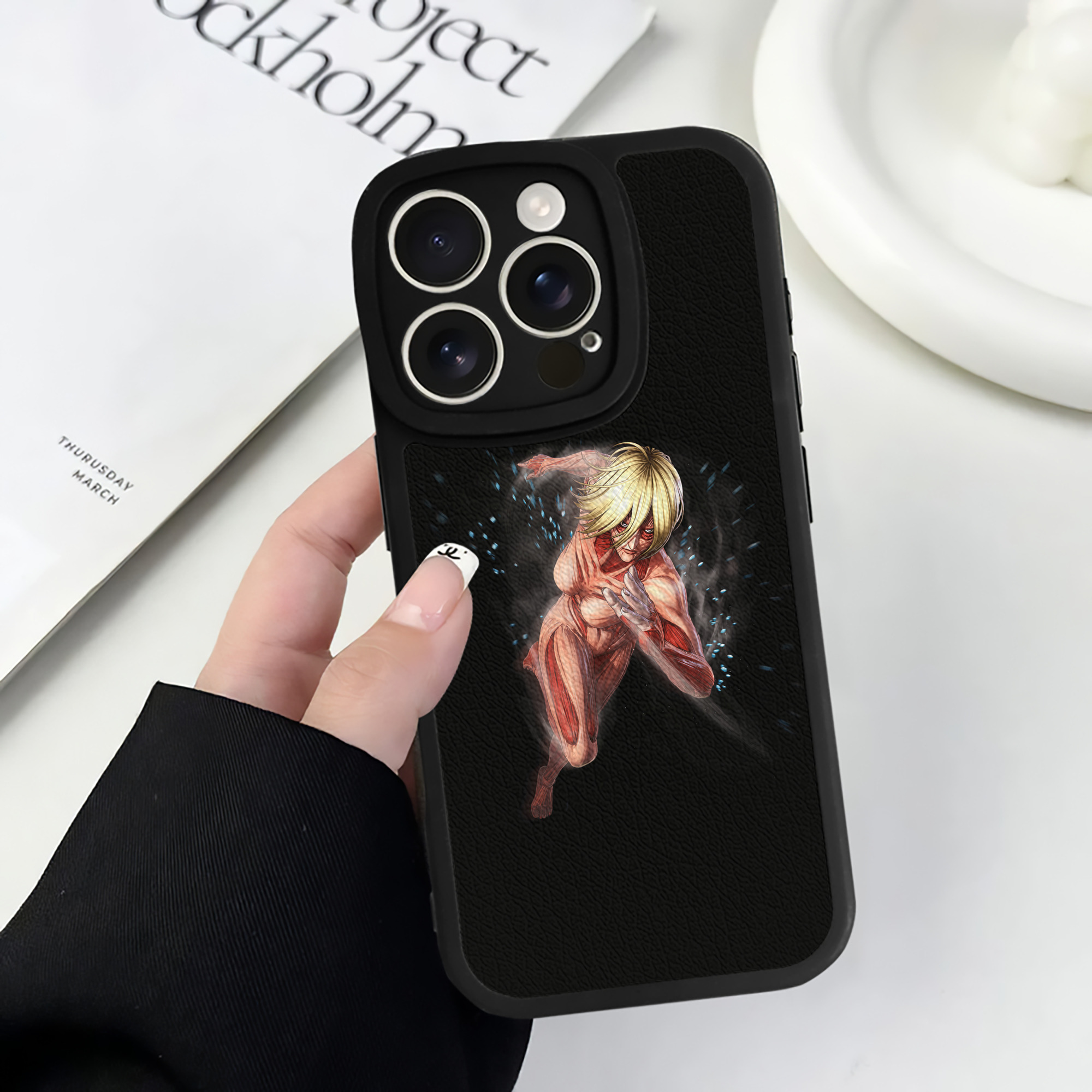 （画像用） 進撃の巨人 Attack on Titan 【iPhone 16シリーズ対応】シリコンスマホケース（レザー調） 材質：シリコン